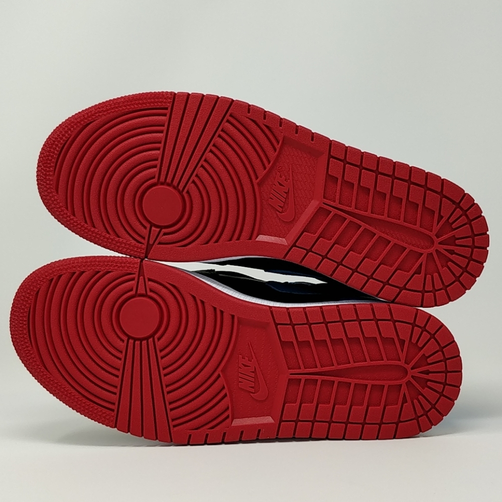 Nike WMNS Air Jordan Retro I 1 High OG UNC to CHI - Picture 8 of 8